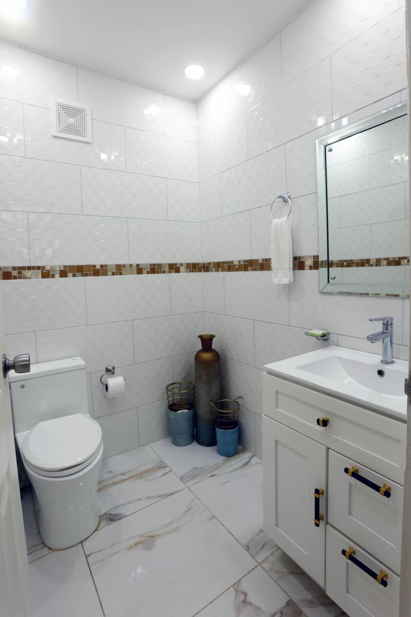 Spacious Luxury 3 Bed Rooms In Кінгстон Екстер'єр фото