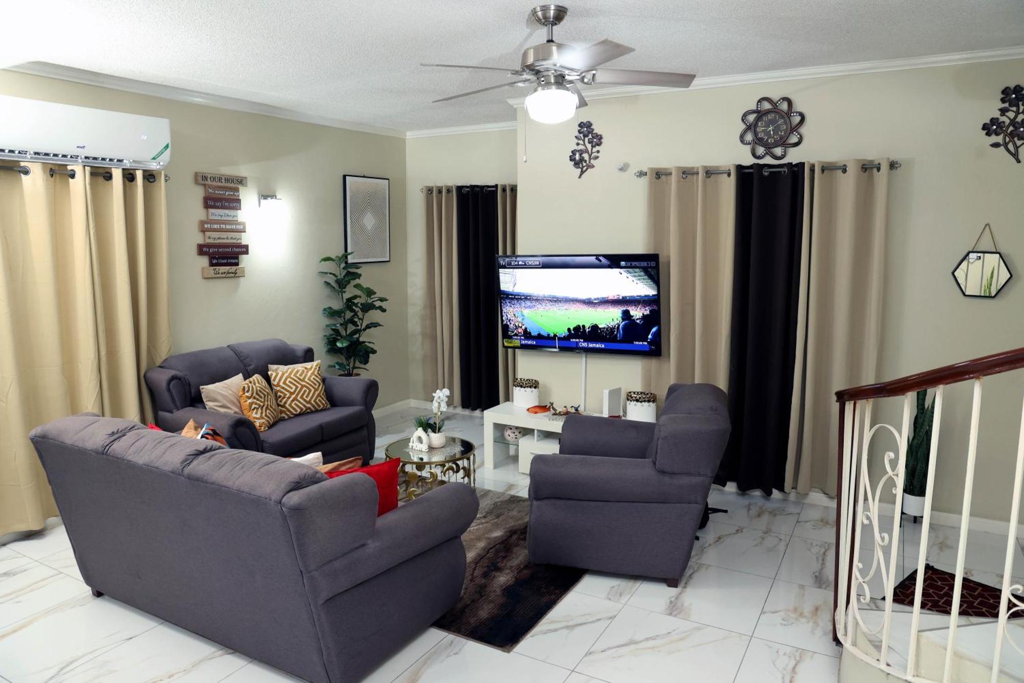 Spacious Luxury 3 Bed Rooms In Кінгстон Екстер'єр фото