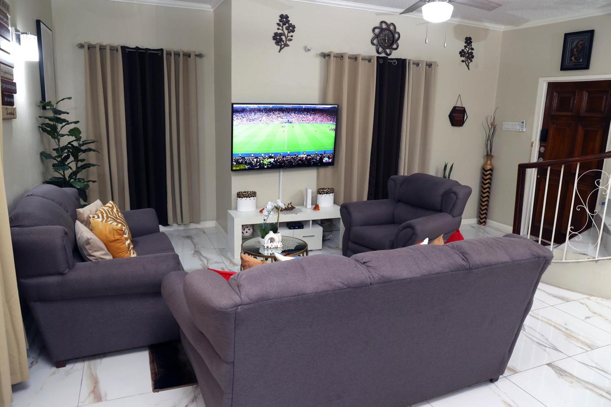 Spacious Luxury 3 Bed Rooms In Кінгстон Екстер'єр фото